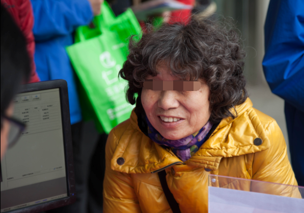 咽喉炎患者在向醫(yī)生咨詢預(yù)防方法